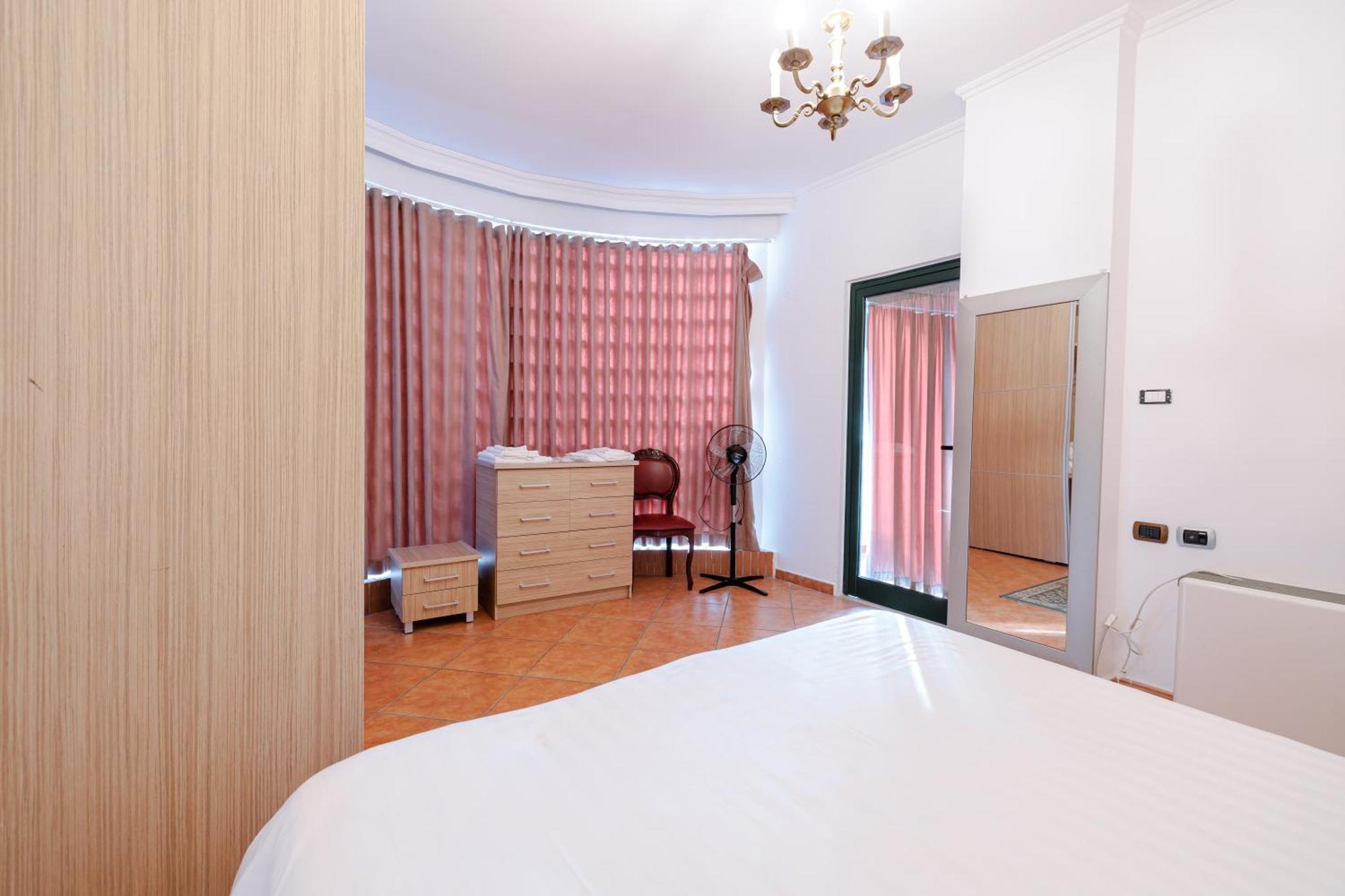 Boutique Hotel Whisky Tirana Pokój zdjęcie